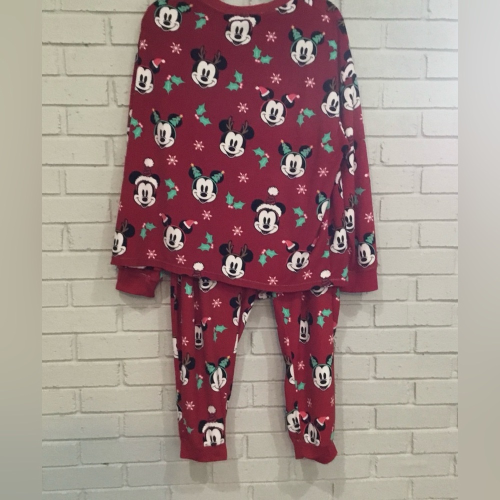 Women’s Disney Red Mickey Mouse Figures Flannel Pajamas Size 3 XXX.